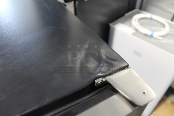 BRAND NEW SCRATCH AND DENT! Danby DBC047D3BSSPR Stainless Steel Commercial 61 Can / 21 Wine Bottle Capacity Cooler Merchandiser. 115 Volts, 1 Phase. Tested and Working! - Image 5 of 7