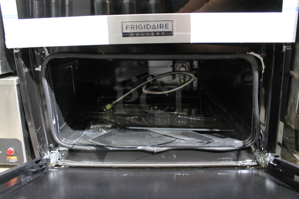 BRAND NEW SCRATCH AND DENT! Frigidaire GCWG2438AF Stainless Steel Commercial 24" Single Gas Wall Convection Oven with Air Fry. 115 Volts, 1 Phase. - Image 5 of 6