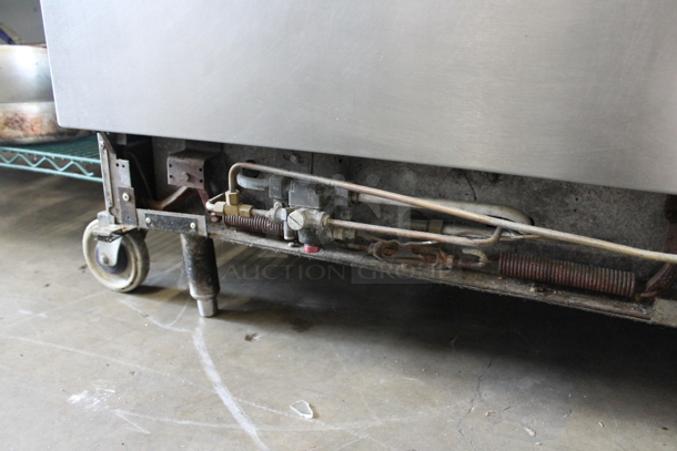 Vulcan Stainless Steel Commercial Natural Gas Powered 6 Burner Range w/ Flat Top, 2 Ovens, Over Shelf and Back Splash.  - Image 6 of 11