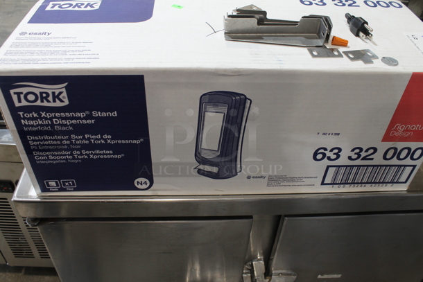 ALL ONE MONEY! Lot of Various Items Including Soap Dispenser and Napkin Dispenser - Image 7 of 8