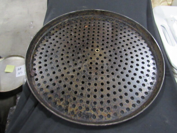 16.5 Inch Perforated Pizza Pan. 8XBID