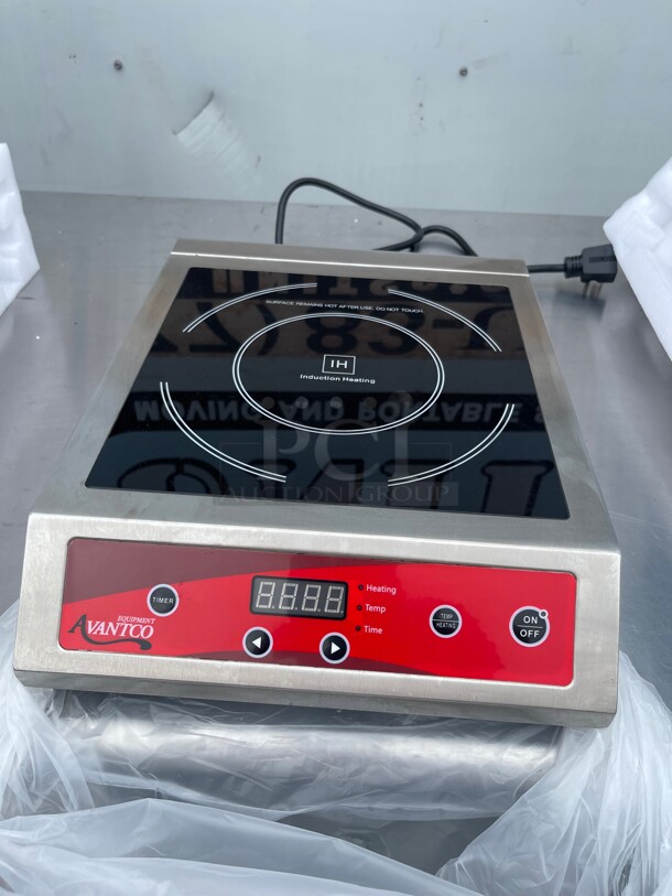 Barely Used! Avantco IC3500 Commercial Countertop Induction Range / Cooker - 208-240V, 3500W NSF Tested and Working! 13x16x5