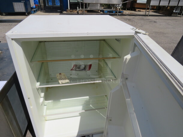 One U-Line 1 Door Freezer. Model# UN-75RWHOO. 115 Volt. 24X24X34 - Image 3 of 4