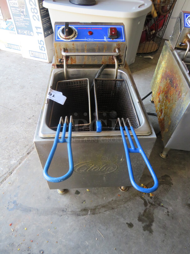 One Globe Table Top Electric Fryer With 2 Baskets. 208/240 Volt. Model# PF16E.  - Image 1 of 1