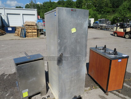 One 1 Door Aluminum Lockwood Cabinet On Casters. Model# CA-67-ES-40. 21.5X29X66