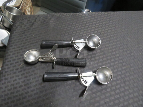 Black Handle Disher. 3XBID - Image 1 of 1