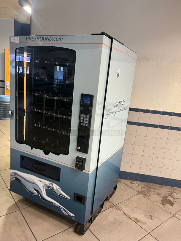 Money Maker! Seaga Infinity INF5S Commercial Snack Vending Machine Comes With CC Reader and Money Holder 115 Volt With Keys NSF Tested and Working! 40x37x72 - Image 5 of 8