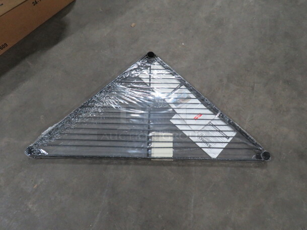 NEW Metro 24 Inch Black Triangular Shelf. 4XBID. #L24TRB