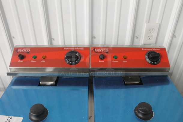 BRAND NEW SCRATCH AND DENT! Avantco 77F202 Stainless Steel Commercial Countertop Electric Powered 2 Well Fryer w/ 2 Metal Fry Baskets and 2 Lids. 208-240 Volts, 1 Phase. Tested and Working! - Image 6 of 8