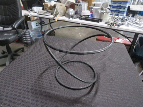 Black Metal Pizza Stand. 8XBID. - Image 1 of 1