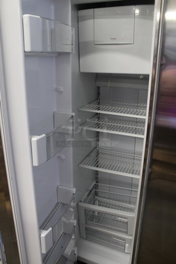 General Electric GE ZISS480NXCSS Stainless Steel Cooler Freezer Combo Unit. 115 Volts, 1 Phase. Tested and Powers On But Does Not Get Cold - Image 4 of 5