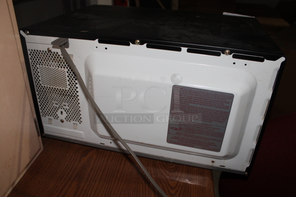 General Electric JES1246BH01 Countertop Microwave Oven w/ Plate. 115 Volts, 1 Phase. - Image 6 of 8