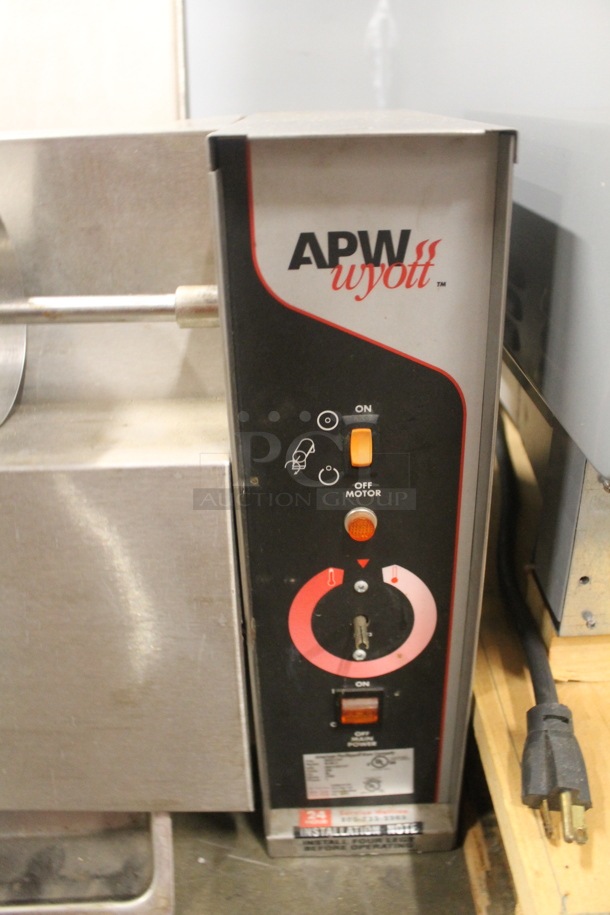 APW Wyott M-95-3 Stainless Steel Commercial Countertop Vertical Bun Grill Toaster. 208 Volts, 1 Phase.  - Image 4 of 5