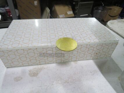 One Glass Box With Lid.