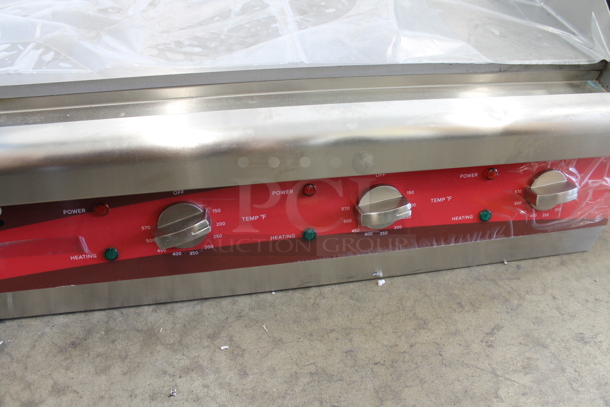 BRAND NEW SCRATCH AND DENT! Avantco 177EG30N Stainless Steel Commercial Countertop Electric Powered Flat Top Griddle w/ Thermostatic Controls. 208/240 Volts, 1 Phase. - Image 2 of 5