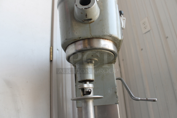 Hobart D-300T Metal Commercial Floor Style 30 Quart Planetary Dough Mixer w/ Dough Hook Attachment. 115 Volts, 1 Phase. Tested and Working! - Image 6 of 10