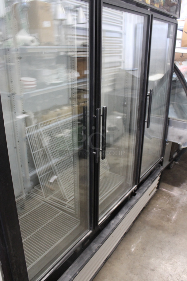 True GDM-72 Metal Commercial 3 Door Reach In Cooler Merchandiser w/ Poly Coated Racks. 115 Volts, 1 Phase. Tested and Working! - Image 4 of 9
