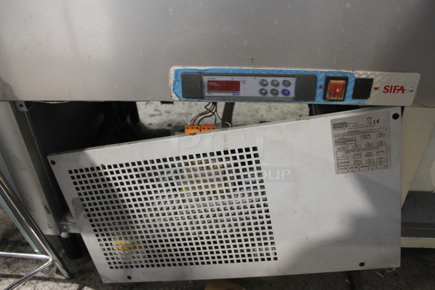 BRAND NEW SCRATCH AND DENT! Sifa Gravel 200202L0 Metal Commercial Deli Display Case Merchandiser. 220-240 Volts, 1 Phase.  - Image 8 of 8