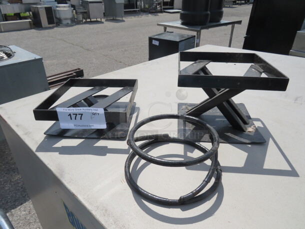 Lot Of Assorted Pizza Pan Holders. - Image 1 of 1