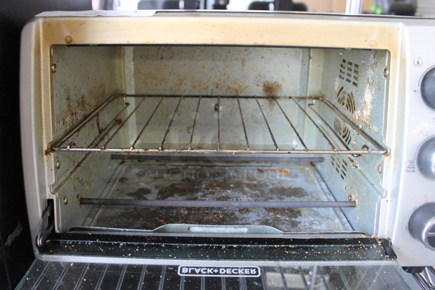 Black & Decker TO1950SBD Metal Countertop Toaster Oven. 120 Volts, 1 Phase. - Image 3 of 4