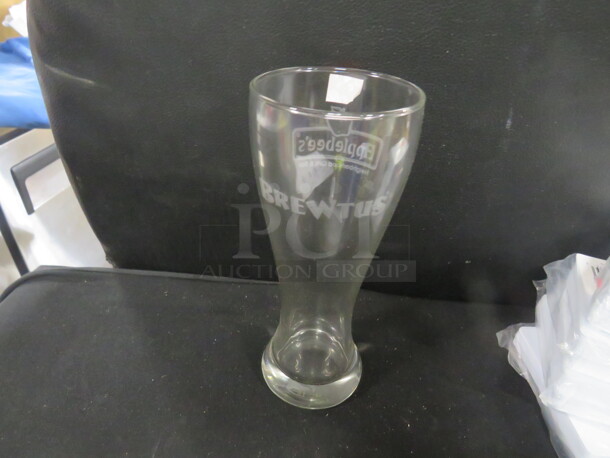 Applebees Brewtus Pilsner Beer Glass. 12XBID - Image 1 of 1