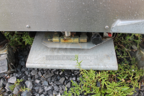 WoodStone Stainless Steel Commercial Floor Style Natural Gas Powered Tandoori Oven on Commercial Casters. - Image 4 of 4