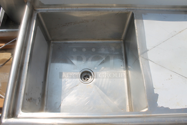BRAND NEW SCRATCH AND DENT! Stainless Steel Commercial Single Bay Sink w/ Right Side Drain Board. No Legs. Bay 24x23x13. Drain Board 22x26 - Image 4 of 6
