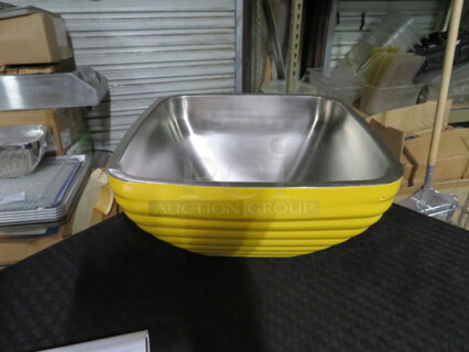 One NEW Vollrath 5.2 Quart Double Wall Beehive Serving Bowl. Model# 4763545. $78.99