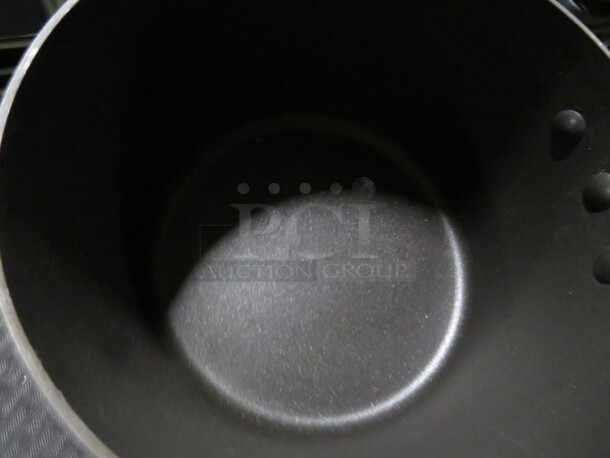One NEW Vollrath 4.5 Quart Aluminum  Saute Pan With Gator Grip Handle. #69304   - Image 2 of 2