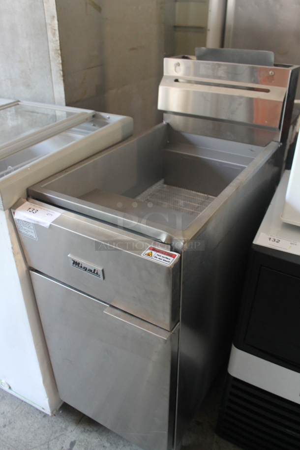 BRAND NEW SCRATCH AND DENT! 2016 Migali C-F40-NG Stainless Steel Commercial Floor Style Natural Gas Powered Deep Fat Fryer. 102,000 BTU.  - Image 3 of 7