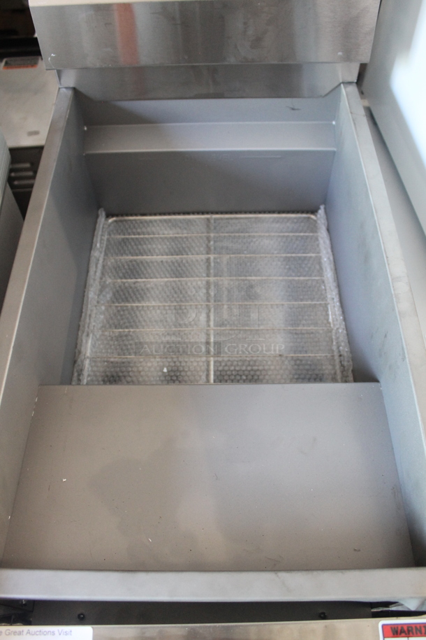 BRAND NEW SCRATCH AND DENT! 2016 Migali C-F40-NG Stainless Steel Commercial Floor Style Natural Gas Powered Deep Fat Fryer. 102,000 BTU.  - Image 4 of 7