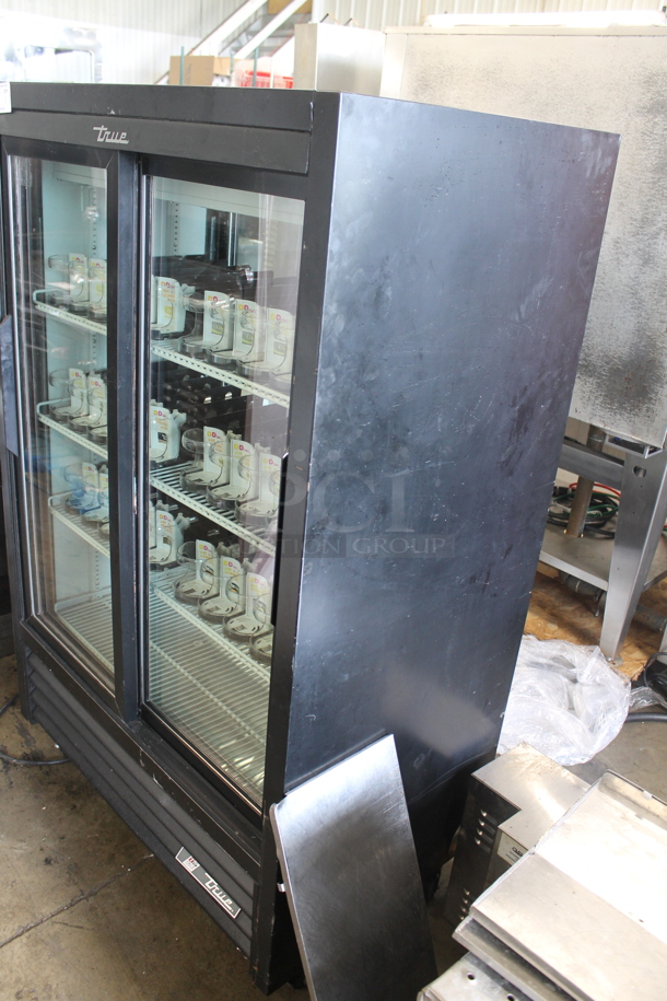 2017 True GDM-33CPT-LD Metal Commercial 2 Door Reach In Cooler Merchandiser w/ Poly Coated Racks and Drink Sliders. 115 volts, 1 Phase. Tested and Working! - Image 2 of 6