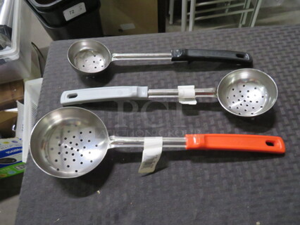 NEW Vollrath Stainless Steel Assorted Perforated Spoodle. 3XBID