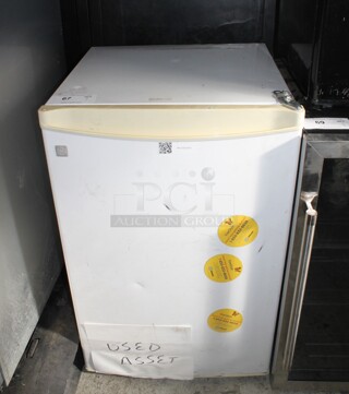 General Electric GMR04BANAWW Mini Cooler. 115 Volts, 1 Phase. Tested and Does Not Power On