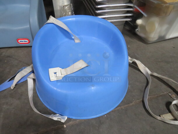 One Booster Seat. - Image 1 of 1