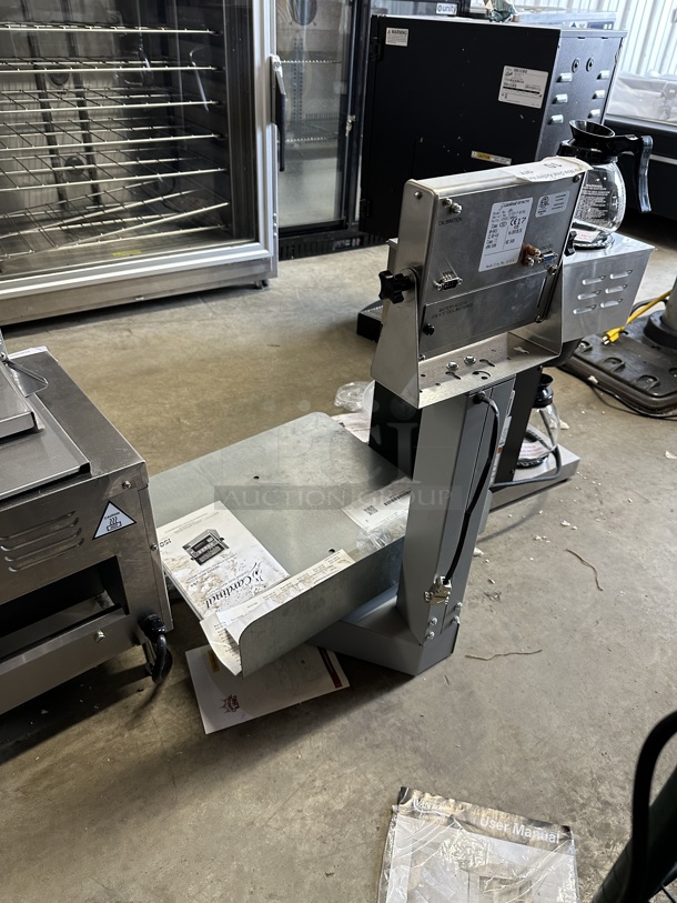 BRAND NEW SCRATCH AND DENT! Detecto Cardinal 204 Metal Scale. Cannot Test Due To Missing Power Cord - Image 6 of 7
