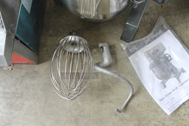 LIKE NEW! Avantco MX10 Metal Commercial Countertop 10 Quart Planetary Dough Mixer w/ Stainless Steel Bowl, Bowl Guard, Whisk and Dough Hook Attachments. 115 Volts, 1 Phase. Unit Has Only Been Used a Few Times! Tested and Working! - Image 3 of 11
