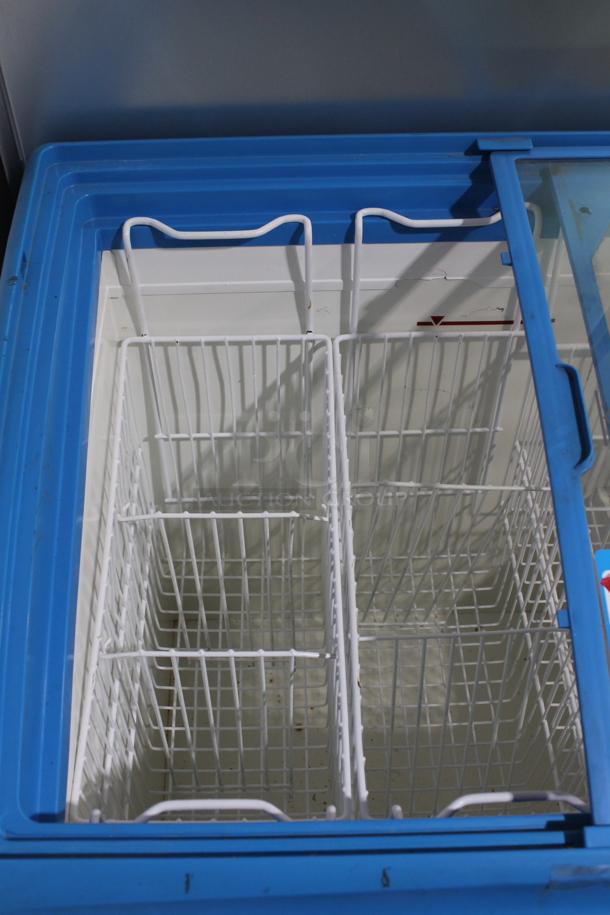 AHT RIO S 100 Metal Commercial Novelty Ice Cream Treat Freezer Merchandiser w/ Poly Baskets on Commercial Casters. 110-120 Volts, 1 Phase. Tested and Working! - Image 3 of 5