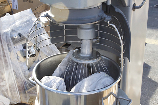 BRAND NEW SCRATCH & DENT! Hobart Legacy+ HL400-4STD 40 Qt. Planetary Floor Mixer with Guard &amp; Standard Accessories - 240V, 1 1/2 hp - See Photos For Damage - Image 10 of 10