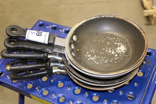 Vollrath 67807 7" Non-Stick Aluminum Frying Pan w/ Silicone Handle. 5x Your Bid - Image 3 of 6