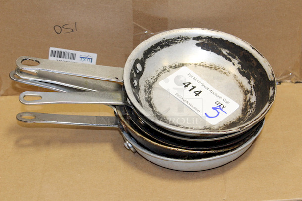 AMAZING! Vollrath 67807 7" Non-Stick Aluminum Frying Pan w/ Vented Silicone Handle. 5x Your Bid - Image 1 of 3