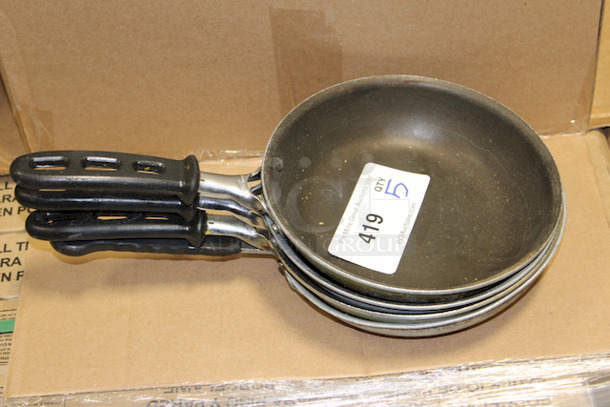 HIGH QUALITY! Vollrath 67608 8" Non-Stick Aluminum Frying Pan w/ Vented Silicone Handle. 5x Your Bid - Image 1 of 5