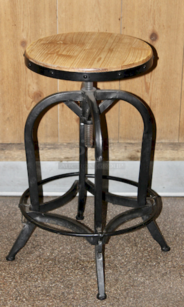 BEAUTIFUL! Industrial Style Barstool Without Back On Swivel Base, Adjustable Height, In Great Condition. 
18-1/4x42

