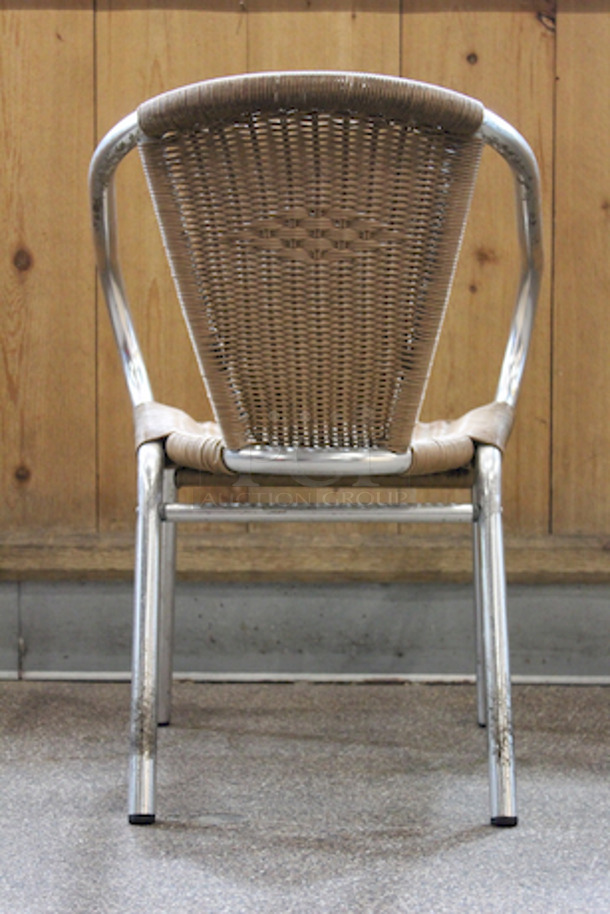 COMFORTABLE! Outdoor Whicker Seating.
30x22-1/2x32
3x Your Bid - Image 5 of 6