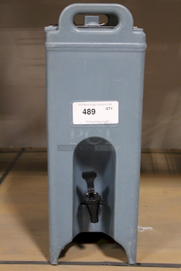 MAGNIFICIENT! Cambro 500LCD401 Camtainers® 4.75 Gallon Slate Blue Insulated Beverage Dispenser