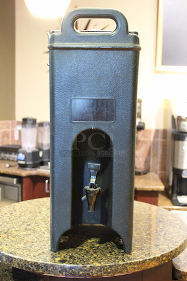 Cambro 500LCD110 Camtainers® 4.75 Gallon Black Insulated Beverage Dispenser
*One Latch Is Damaged