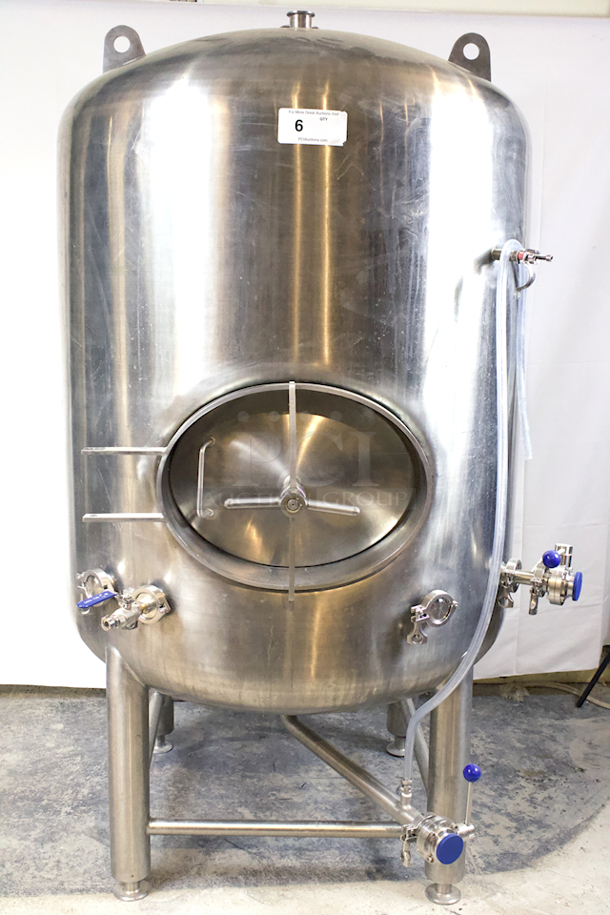 BRAND NEW-NEVER USED 5 Barrel Brite Tank With Glacier Tanks Rotating Racking Arm And Discharge Port With Butterfly Valve,  Pressure Release Valve Port, CIP Port On Top , CO2 Inlet,  Sample Port, Hopping Port - Image 1 of 3