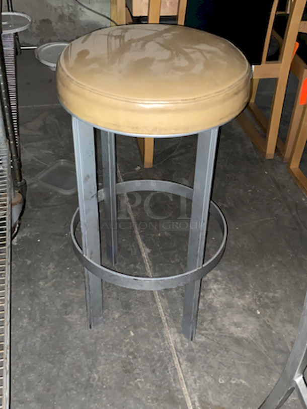 NICE! Pallet Of 6 High Quality Barstools, Wire Shelves and Chalk Board. 

6x Your Bid - Image 2 of 5