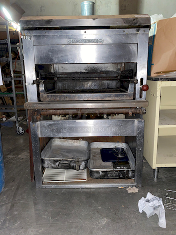 Montague Broiler On Base With Storage. The Oven Is Operable But Missing The Broiler Tray.