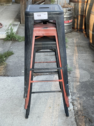 SPECTACULAR!! Set of 4 Stackable FDW Metal Bar Stools, (1) Red (2) Black Metal Frame Stationary Bar Stool Chair(s) with Solid Seat, In-Door/Outdoor. 16x16x24 3x Your Bid
